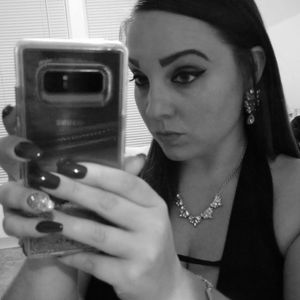 Meet your Posher, Caitlin